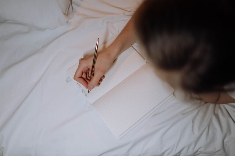 Beginner Guide to Journaling Every Day for a Clearer Mind